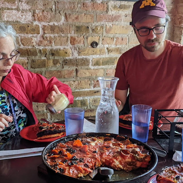 Pequod's Pizza thumb 4